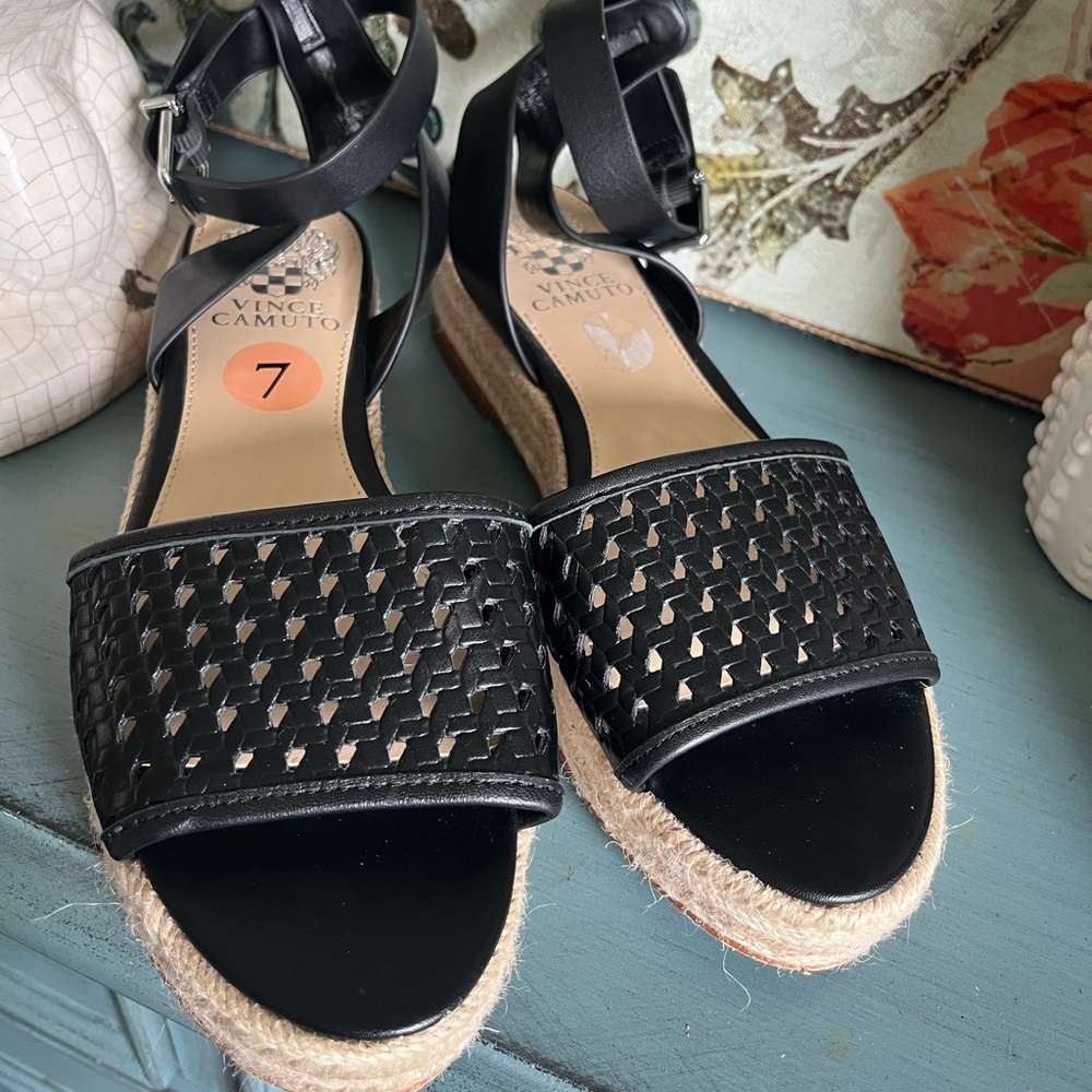 VINCE CAMUTO BLACK SHOES